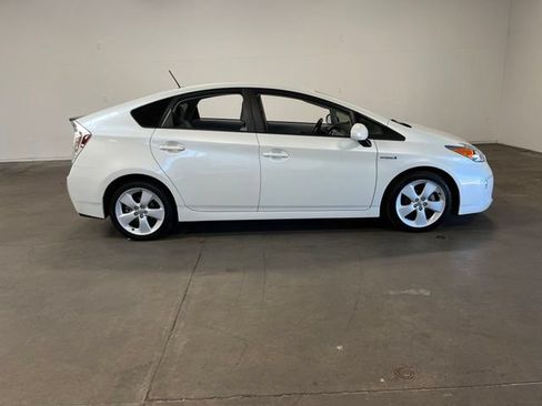Used 2015 Toyota Prius Five w/ Advanced Technology Package FWD image 2