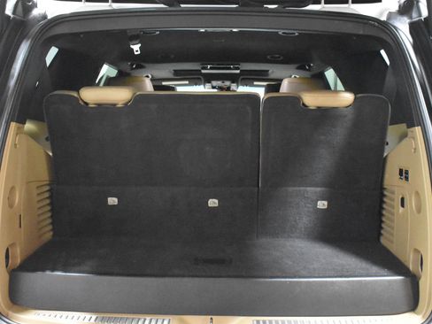 Used 2019 Cadillac Escalade Platinum image 28