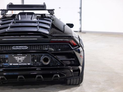 Used 2024 Lamborghini Huracan Sterrato AWD/4WD image 13