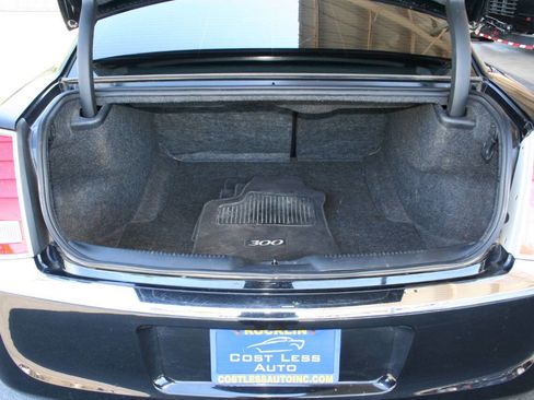 Used 2012 Chrysler 300 Limited image 21