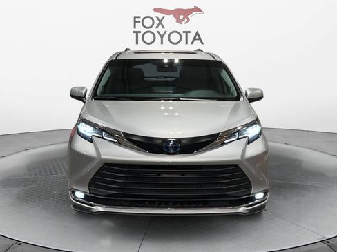 Used 2022 Toyota Sienna XLE w/ XLE Plus Package image 9