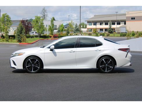 Used 2019 Toyota Camry XSE FWD image 2