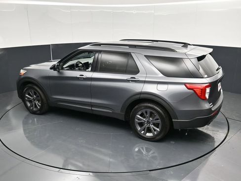 Used 2022 Ford Explorer XLT w/ Equipment Group 202A AWD/4WD image 43