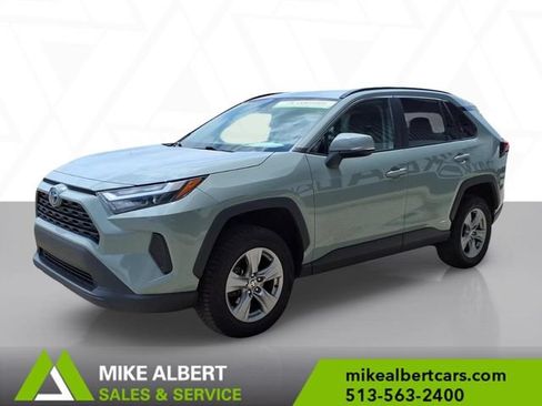 Used 2023 Toyota RAV4 XLE AWD/4WD image 3