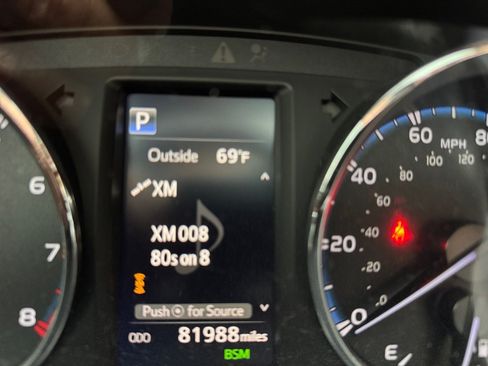 Used 2018 Toyota RAV4 Limited FWD image 11