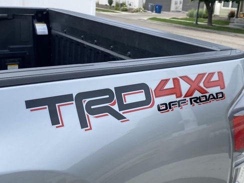 Used 2022 Toyota Tacoma TRD Off-Road AWD/4WD image 27