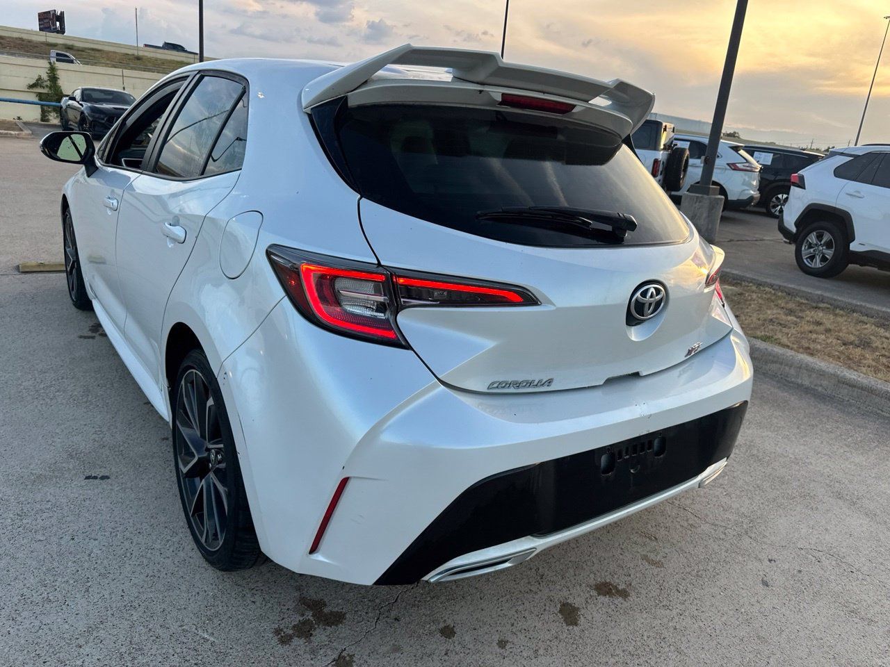 Used 2022 Toyota Corolla XSE FWD image 9