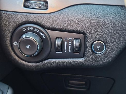 Used 2022 Jeep Cherokee Limited AWD/4WD image 31