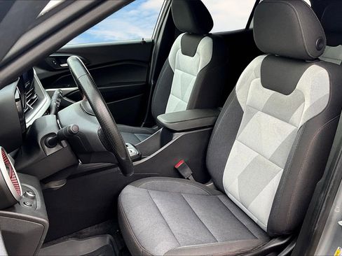 Used 2024 Chevrolet Trax RS image 13