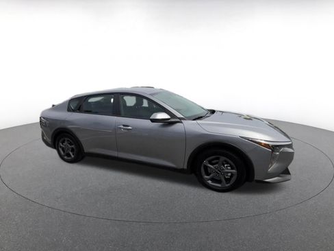 Used 2025 Kia K4 LXS image 2