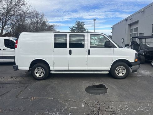 Used 2024 Chevrolet Express 2500 Work Van w/ Driver Convenience Package image 4
