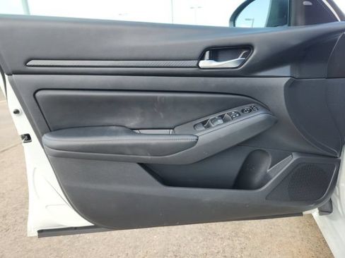 Used 2025 Nissan Altima 2.5 SV FWD image 24