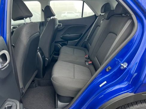 Certified 2025 Hyundai Venue SE image 19