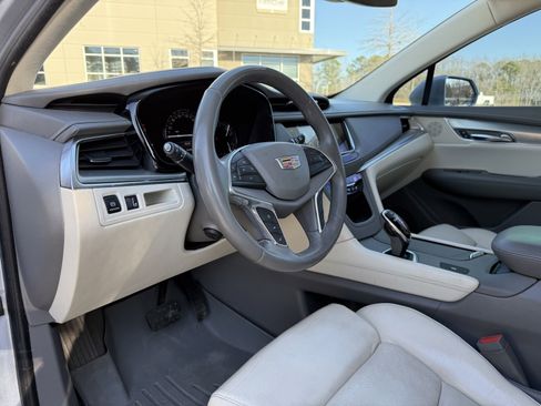 Used 2017 Cadillac XT5 Luxury w/ Driver Awareness Package image 21