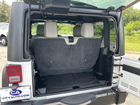Used 2017 Jeep Wrangler Sport w/ Quick Order Package 24S AWD/4WD image 14