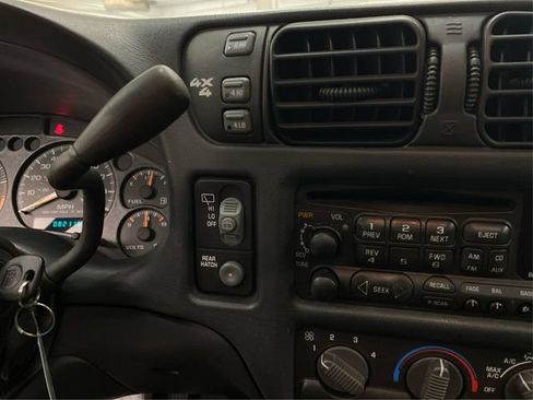 Used 2001 Chevrolet Blazer LS w/ Preferred Equipment Group AWD/4WD image 30