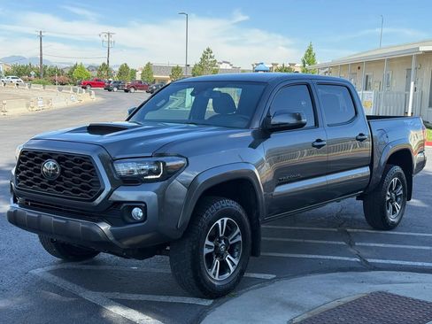 Used 2019 Toyota Tacoma TRD Sport AWD/4WD image 2