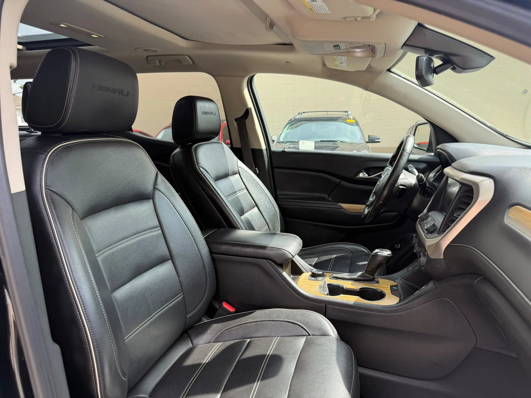 Used 2018 GMC Acadia Denali w/ Technology Package FWD image 21