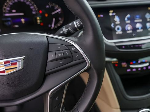 Used 2018 Cadillac XT5 Luxury w/ Driver Awareness Package image 13