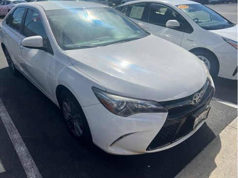 Certified 2017 Toyota Camry SE FWD image 3