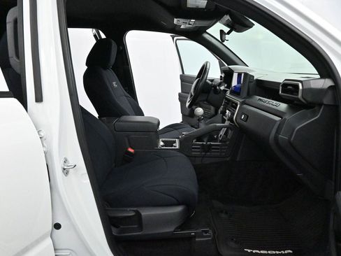 Used 2024 Toyota Tacoma SR AWD/4WD image 29