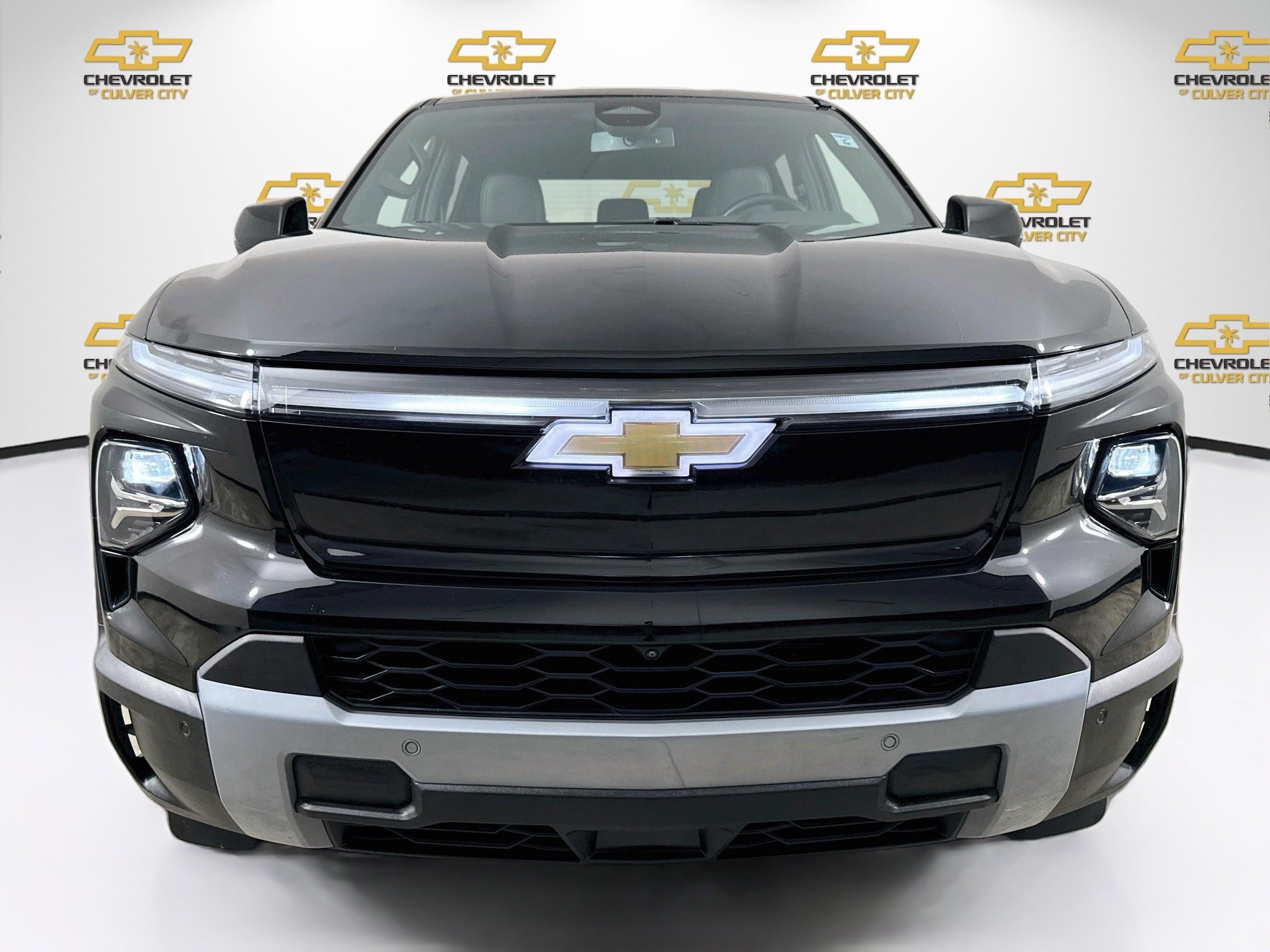 Used 2025 Chevrolet Silverado EV LT AWD/4WD image 2