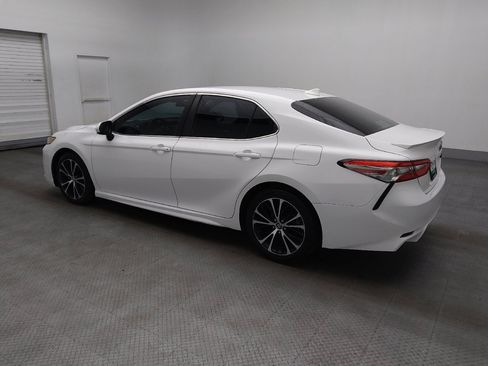 Used 2019 Toyota Camry SE image 3