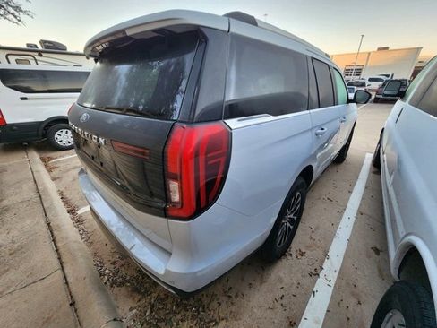 Used 2025 Ford Expedition Platinum image 6