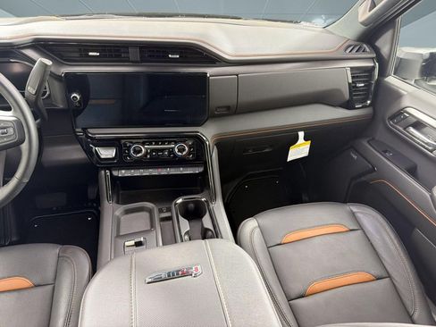 Used 2024 GMC Sierra 2500 AT4 w/ AT4 Premium Plus Package AWD/4WD image 18