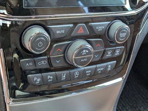 Used 2020 Jeep Grand Cherokee Overland image 19