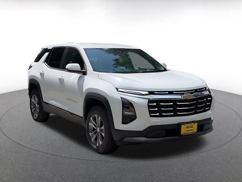 Used 2025 Chevrolet Equinox LT FWD image 3