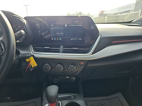 Used 2024 Chevrolet Trax RS image 23