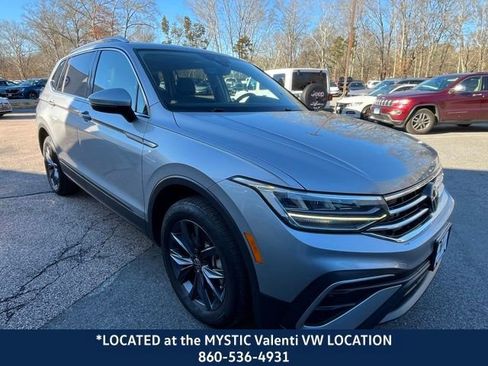Certified 2023 Volkswagen Tiguan SE w/ Panoramic Sunroof Package image 4