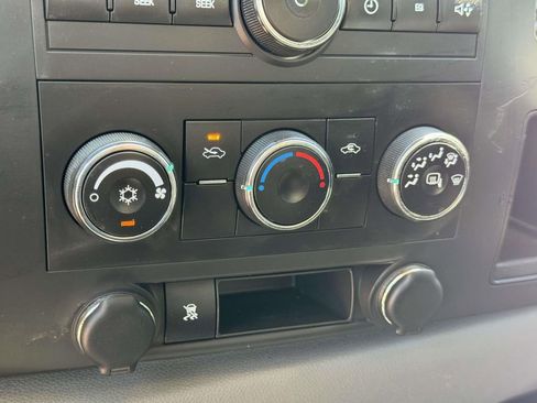 Used 2011 Chevrolet Silverado 2500 W/T RWD image 3