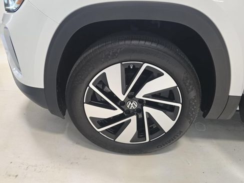 Used 2025 Volkswagen Atlas SEL AWD/4WD image 9