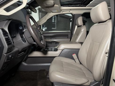 Used 2018 Ford Expedition Max XLT w/ Equipment Group 202A AWD/4WD image 31