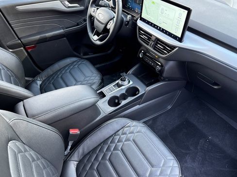 Used 2024 Ford Escape SE w/ PHEV Premium Package image 16