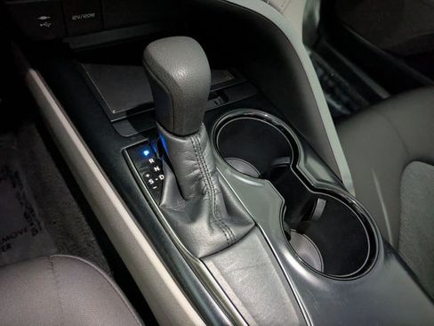 Used 2018 Toyota Camry LE FWD image 13