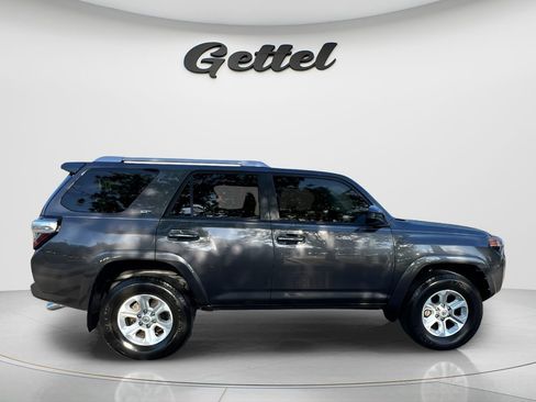 Used 2018 Toyota 4Runner SR5 AWD/4WD image 4