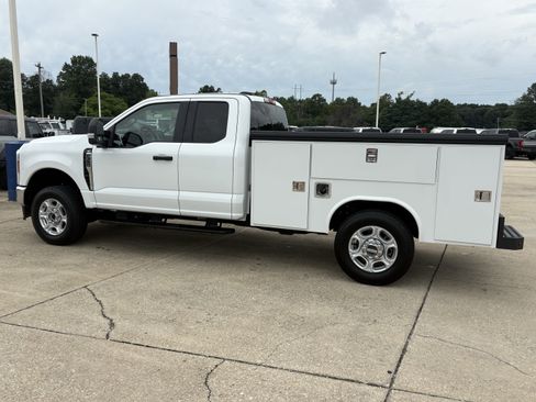 Used 2025 Ford F350 XLT w/ Snow Plow/Camper Package AWD/4WD image 5