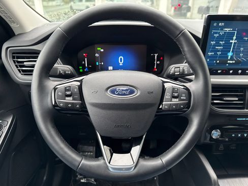 Used 2025 Ford Escape SE image 14