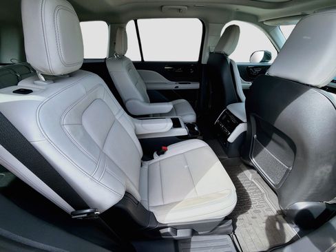 Certified 2025 Lincoln Aviator Reserve RWD image 29
