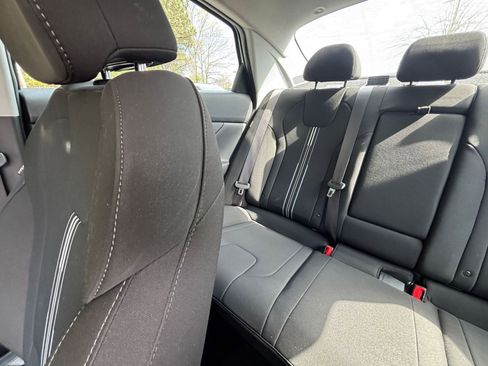 Used 2025 Hyundai Elantra SEL FWD image 41