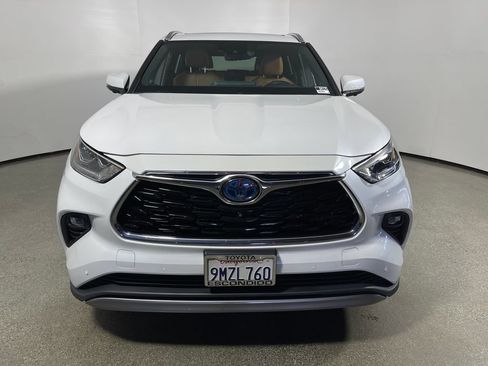 Certified 2024 Toyota Highlander Platinum AWD/4WD image 8