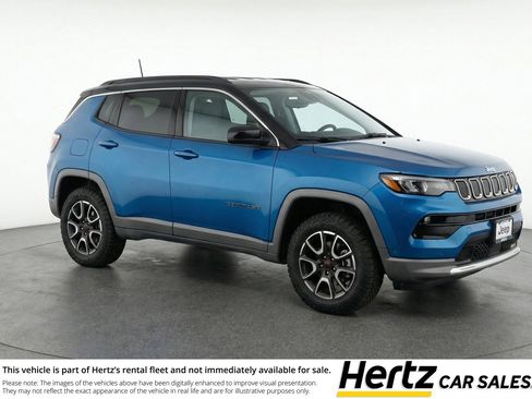 Used 2025 Jeep Compass Trailhawk image 1