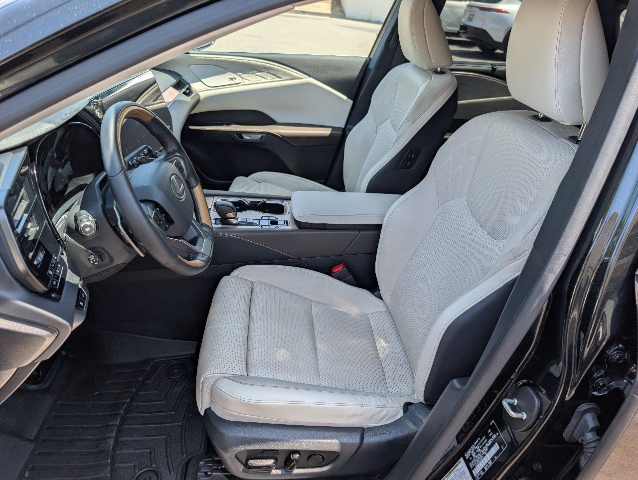 Used 2025 Lexus RX 450h AWD w/ Convenience Package image 2