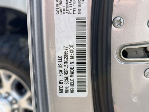 Used 2024 RAM 2500 Laramie AWD/4WD image 29
