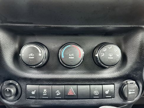 Used 2016 Jeep Wrangler Unlimited Rubicon w/ Connectivity Group image 19