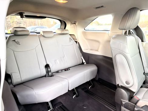 Used 2023 Toyota Sienna XLE image 24