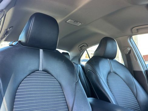 Used 2020 Toyota Camry SE image 19